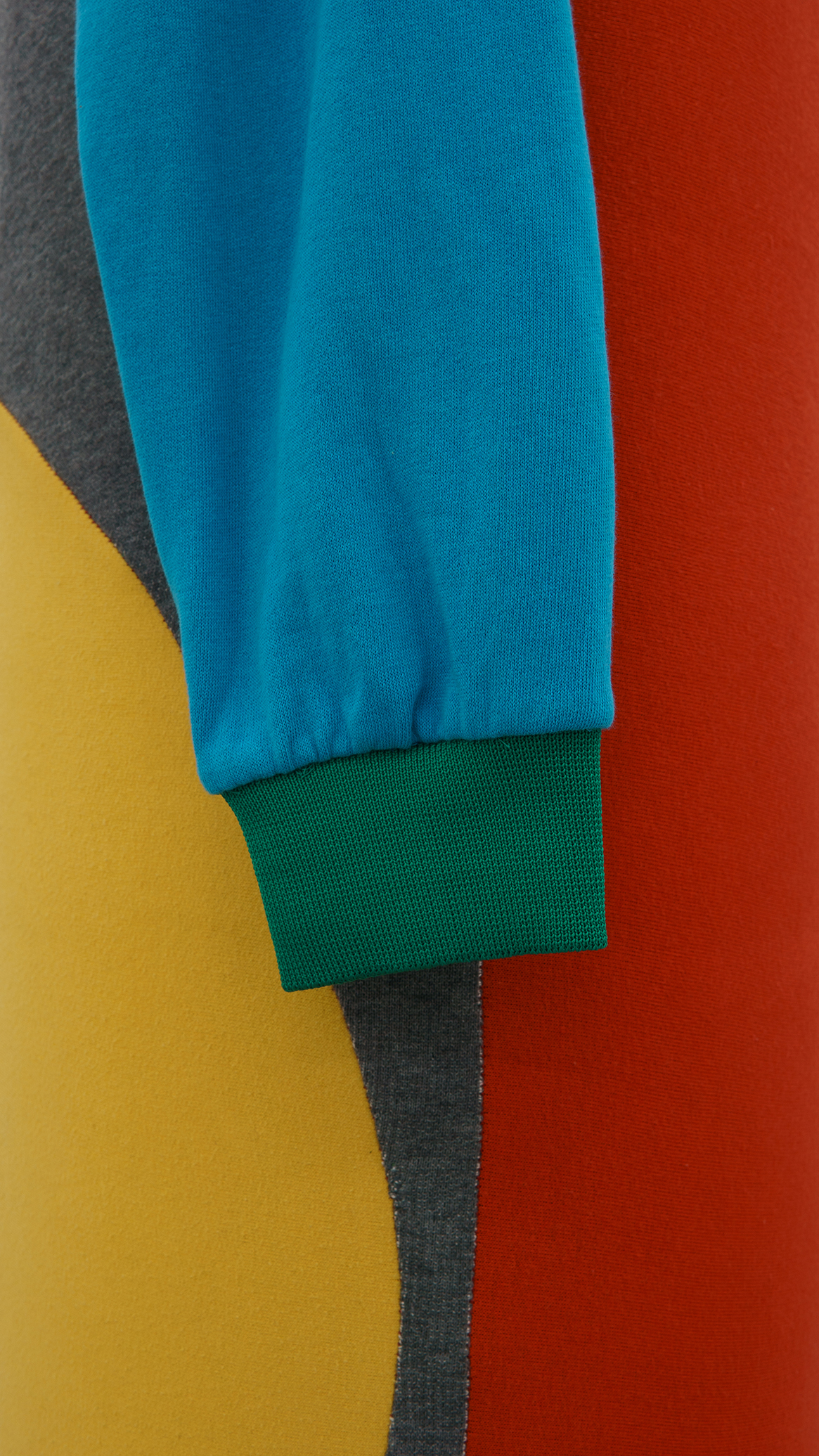 , 2017, medium density polyurethane foam (30 kg/m3), patchwork (cotton hoodie), Dictionnaire de L'Art Contemporain (Larousse, 1965), 120 x  30 cm, , unique artwork, Photo: YAP Studio, Collection FRAC Limousin, Limoges, France